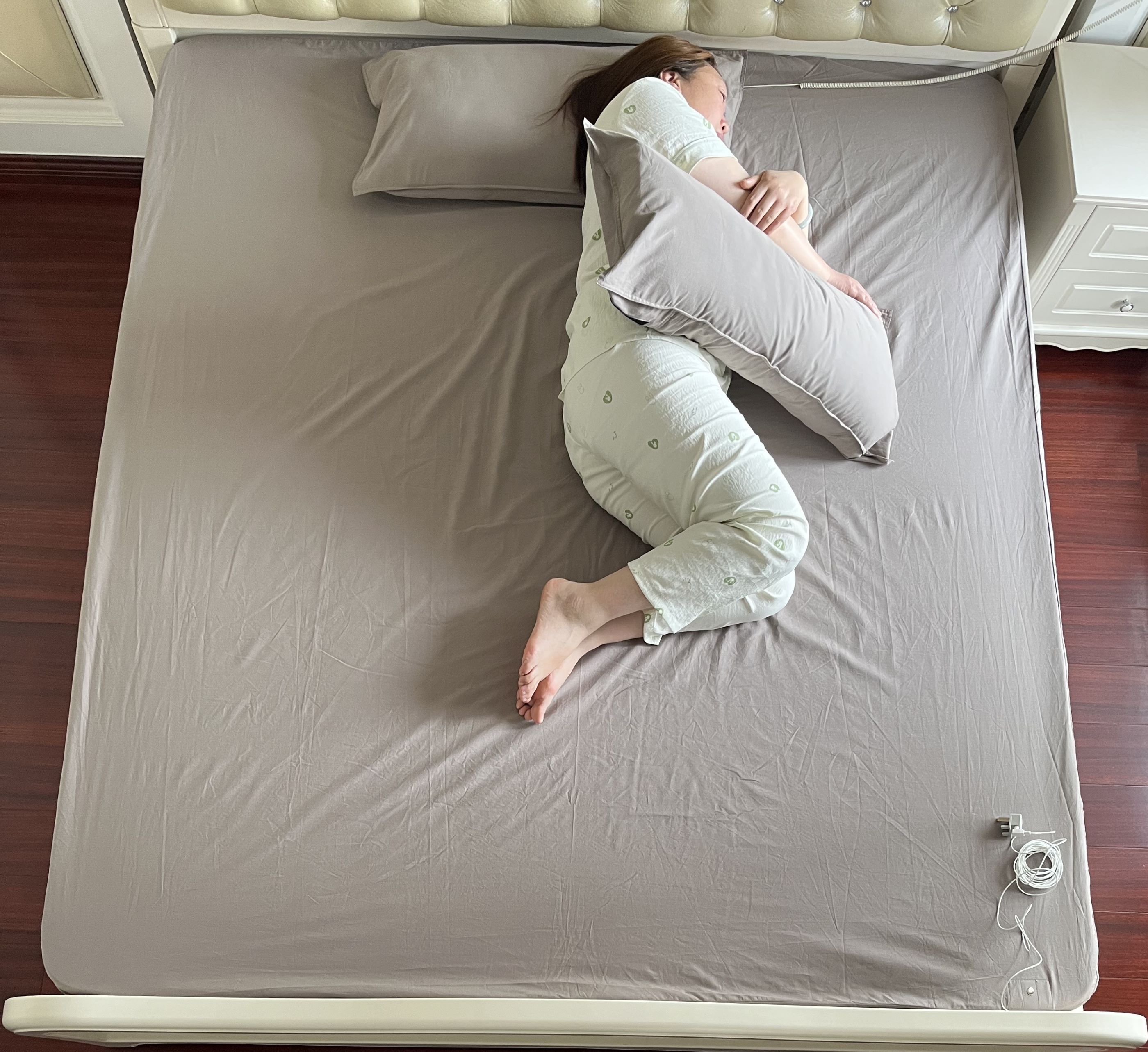 Grounding fitted sheet